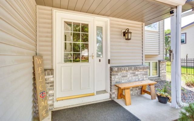 Sporty Blaine Home w/ Games ~ 2 Mi to Super Rink!