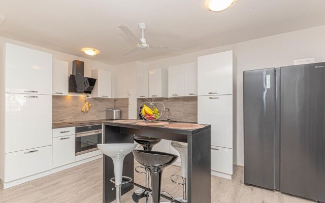 Amazing Home in Grebastica With Wifi and 4 Bedrooms