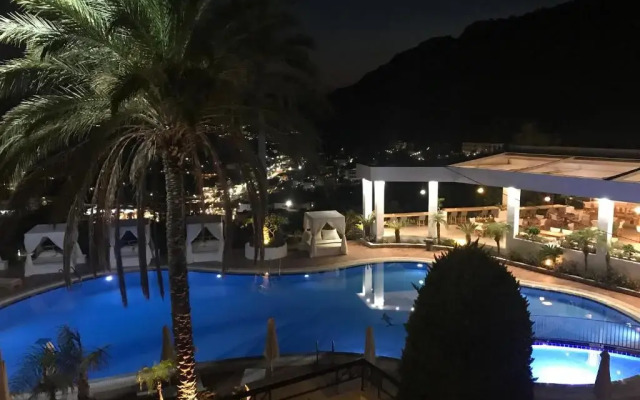 Pefkos Blue Hotel