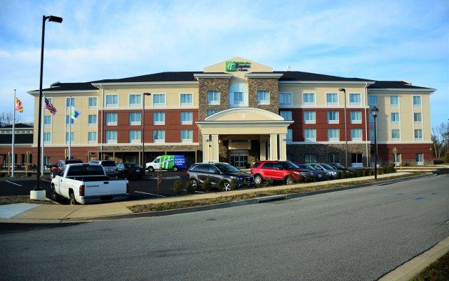 Holiday Inn Express & Suites Lexington Park-California, an IHG Hotel