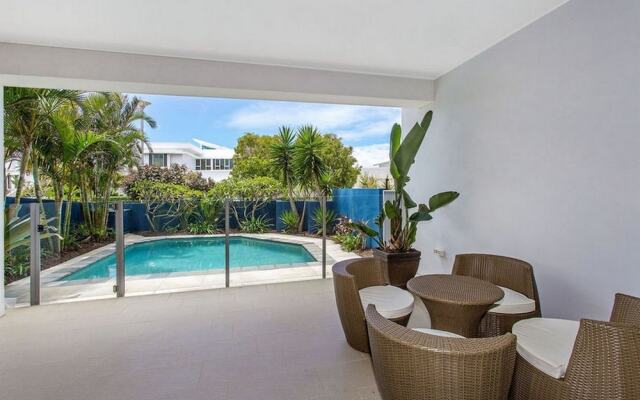 Salt Beach Holiday Home