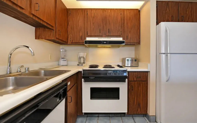 Papakea #d402 3 Bedroom Condo by RedAwning