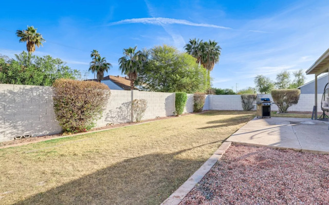 Bright Tempe Home w/ Fenced Backyard!