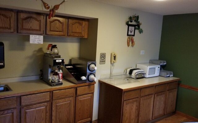 Plymouth Suites Hotel