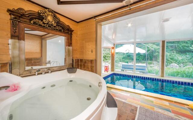 Gapyeong aqua velly poolvilla jeongaeksil poolvilla and spa