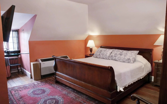 200 South Street Inn
