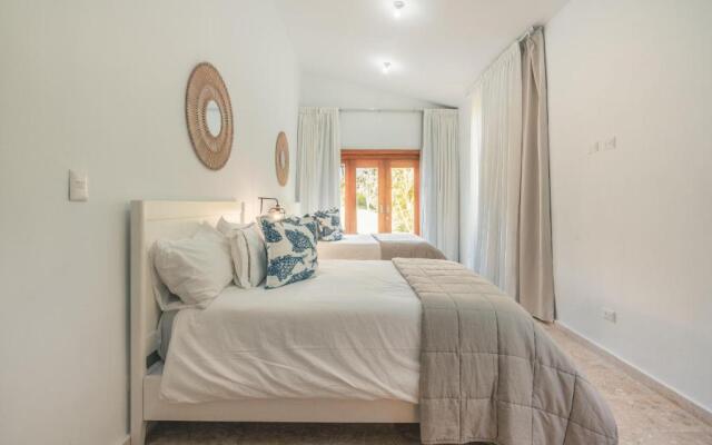 Tropical Villa With Pool at Green Village B843