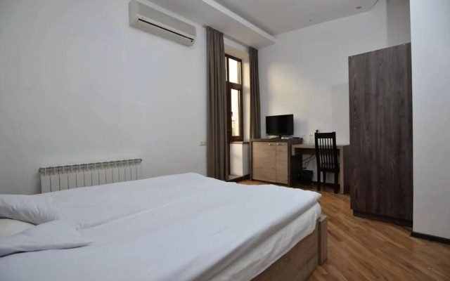 City Hotel By Picnic