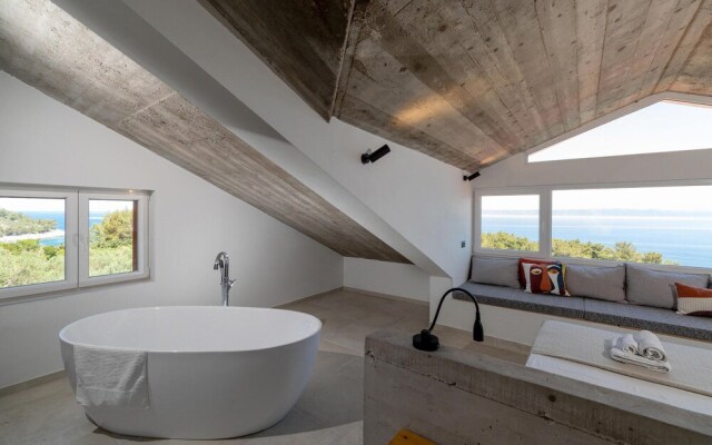 Amazing Home in Blato with Hot Tub, WiFi & 5 Bedrooms