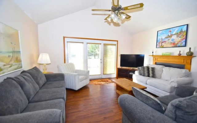 Fountain Road 13701 3 Bedroom Home by RedAwning