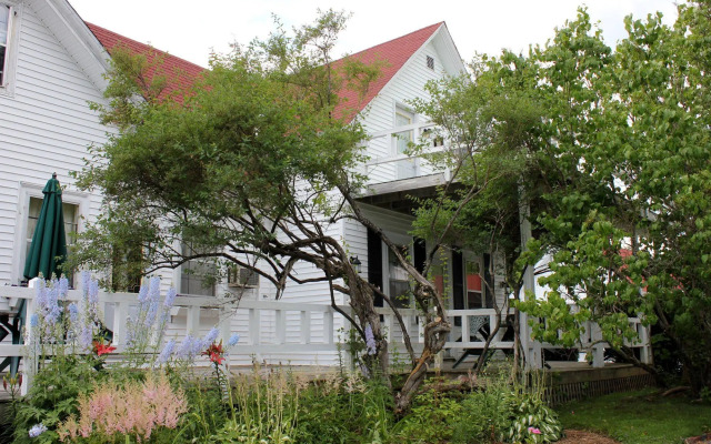 Tara Manor Inn