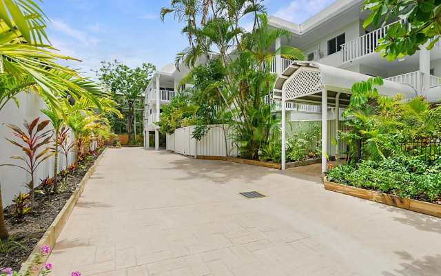 Port Douglas Outrigger Holiday Apartments