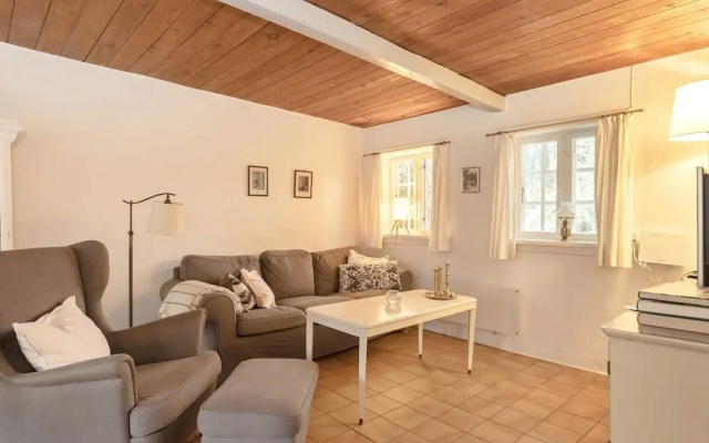 Family Cottage for Eight Guests
