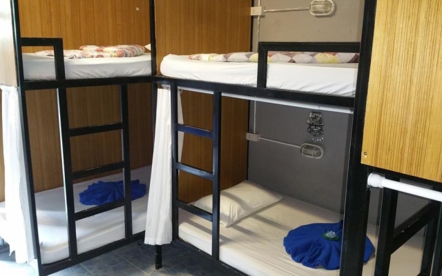 Harbor Hostel - Adults Only – Guest Rooms – Koh Tao