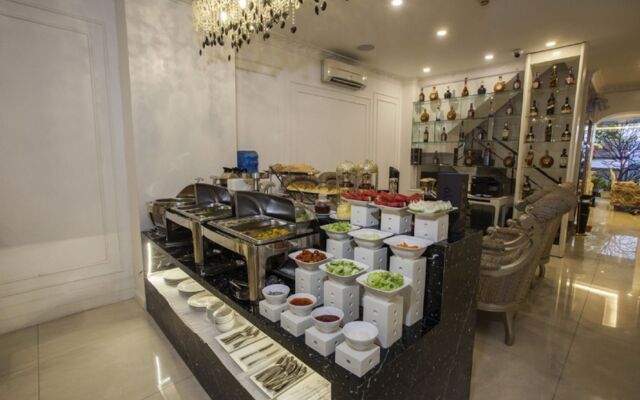 Golden Star Hotel