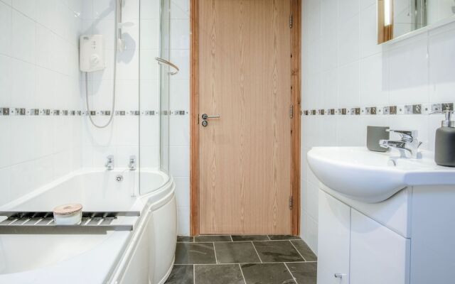 Cosy At The Mews - 2 Bedroom Apartment - Tenby