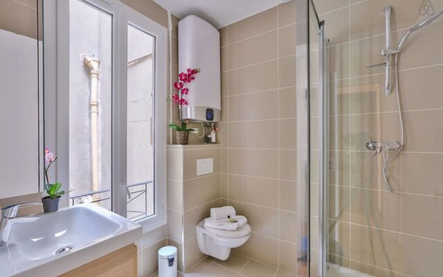 Family Apartment in Buttes Chaumont