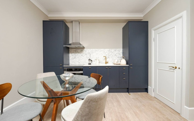 Gorgeous Apartment by the Park PS6