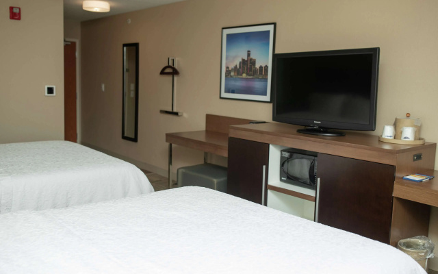 Hampton Inn Commerce Novi