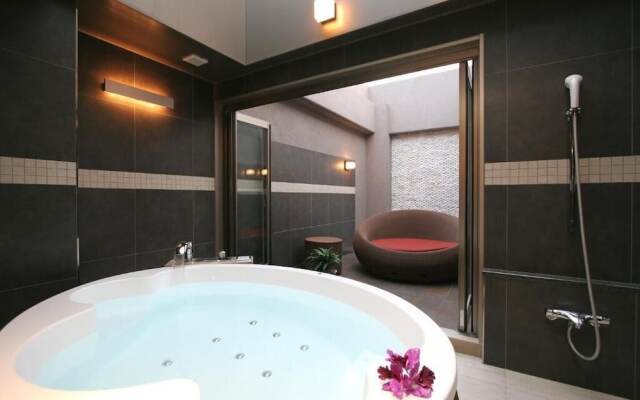 HOTEL W - Adults Only