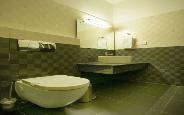 Capital O 15754 Mookkannoor Tourist Home