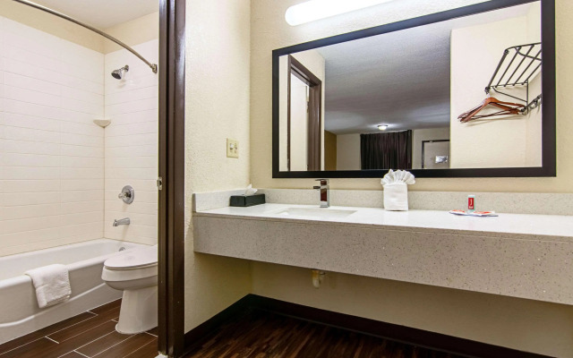 Econo Lodge Inn & Suites Matthews - Charlotte