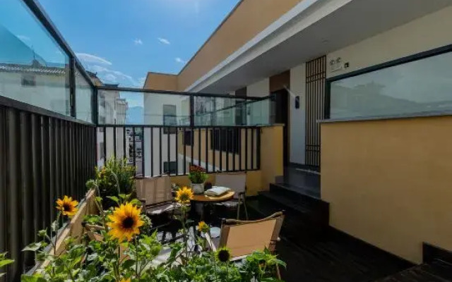 Lijiang Yage Bieyuan Homestay (Gucheng Bailong Cultural Square)