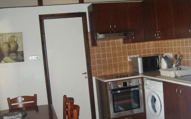 Vrakas House