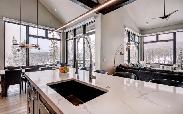 Spruce Ledge 4 Bedrooms 4.5 Bathrooms Townhouse