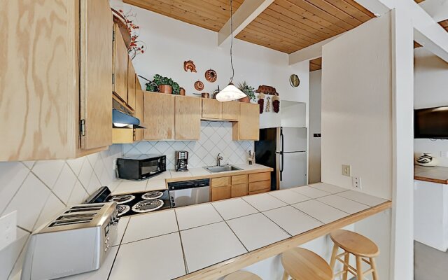 13tr18vy 2 Bedroom Condo