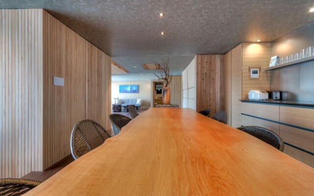 Hideaway on Escarpment by H2 Life