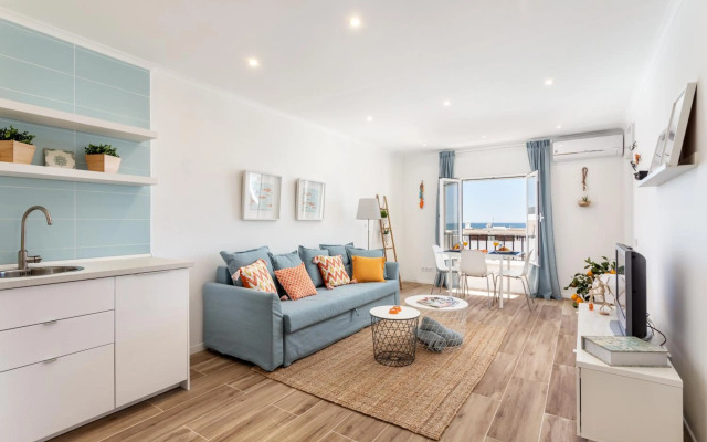 Modern ocean view apt 2 min walk to beach