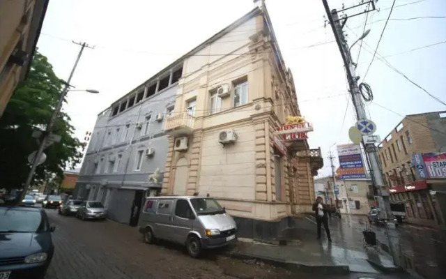 Hostel Lion