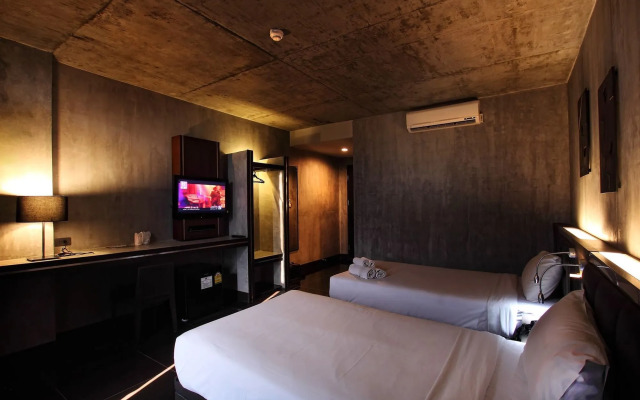 B2 Black Business & Budget Hotel