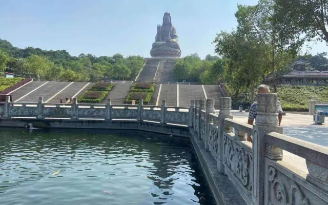 Vienna International Hotel (Foshan Eternal Love Xiqiao Mountain Scenic Area)