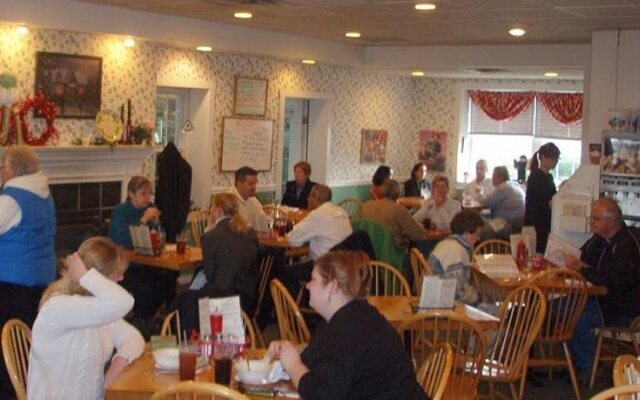 Country Squire Inn and Suites
