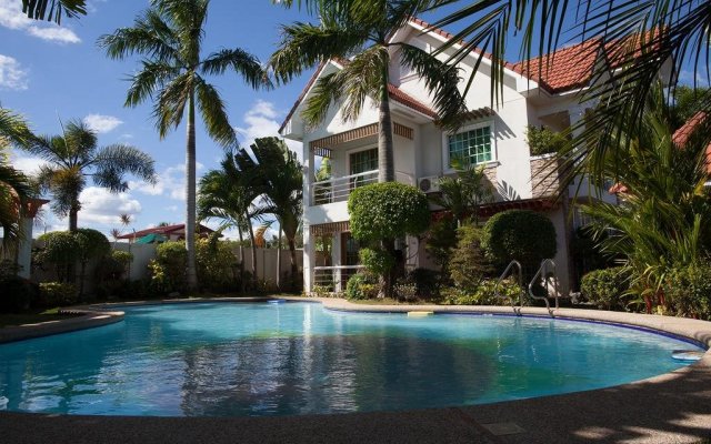 Sir Nico Guesthouse and Resort