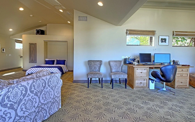 Large Ventura Keys Waterfront 4 Bedroom Home