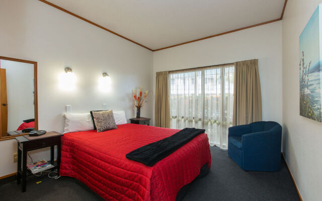 Summit Motor Lodge