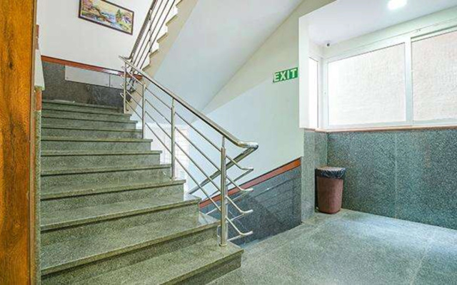 Fabhotel Royal Inn I