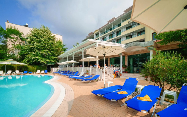 Perla Plaza Hotel