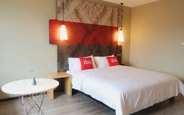 Ibis Hotel (Chengdu Pengzhou Wangyuli Branch)