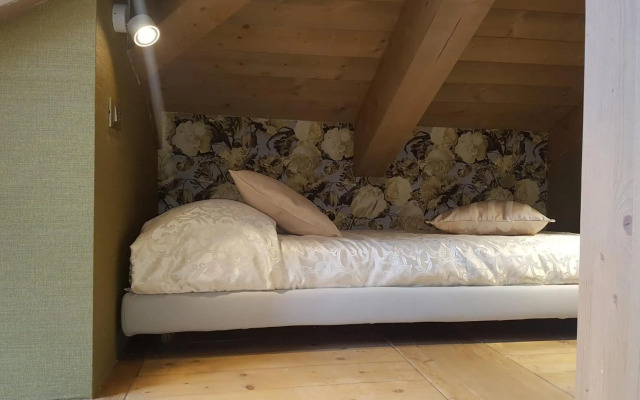 Ca' Cappello Venice Apartment 2 with Canal View