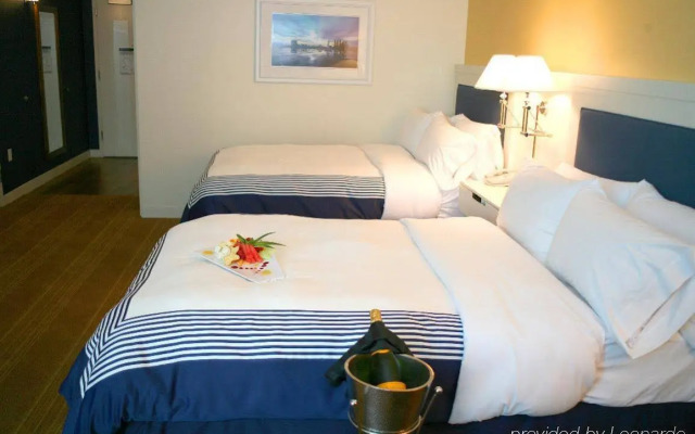 University Plaza Waterfront Hotel