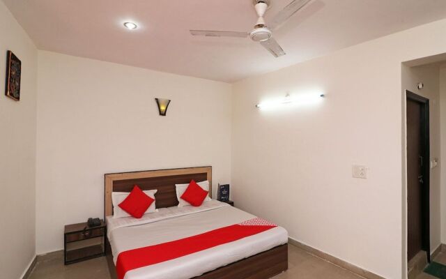 OYO 24878 Hotel Aicon Palace