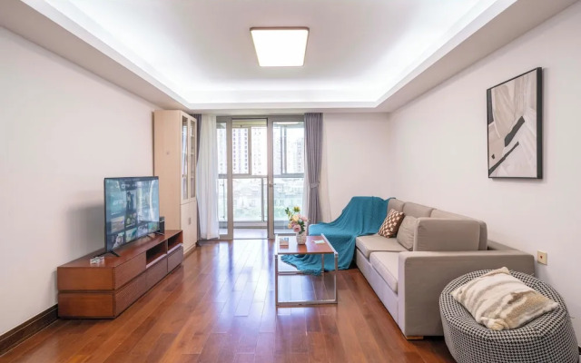 Tyms Premium 3BR 2BA Apt Walk to Metro