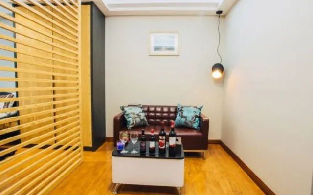 Yuehui International Apartment