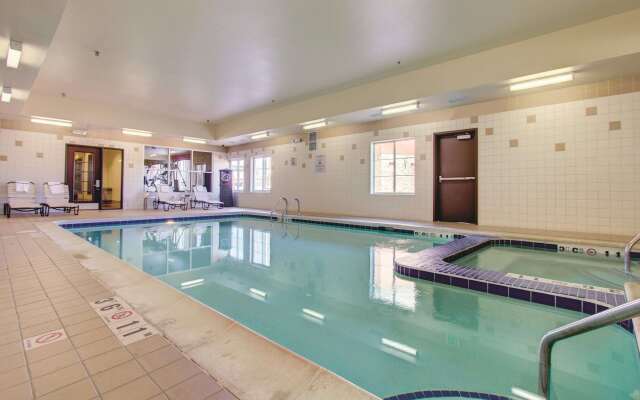 La Quinta Inn & Suites by Wyndham Denver Gateway Park