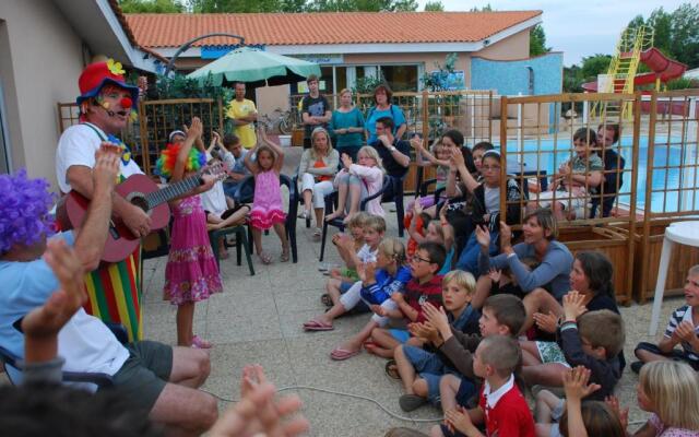 Camping Le Puits Rochais ****