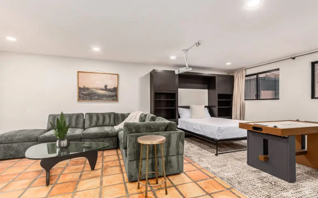 Solanova Designer Oasis With Cocktail Pool Theater